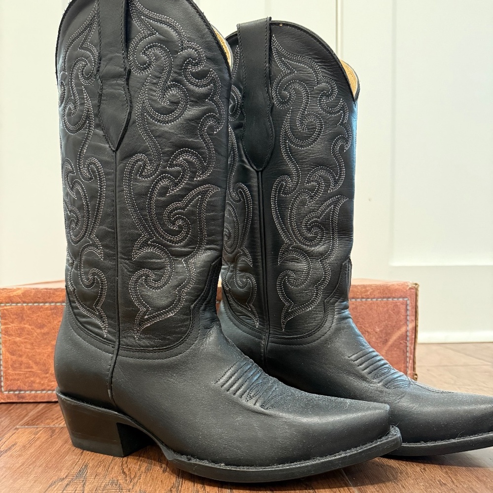 Cavendar’s Ranchero Boots 6.5